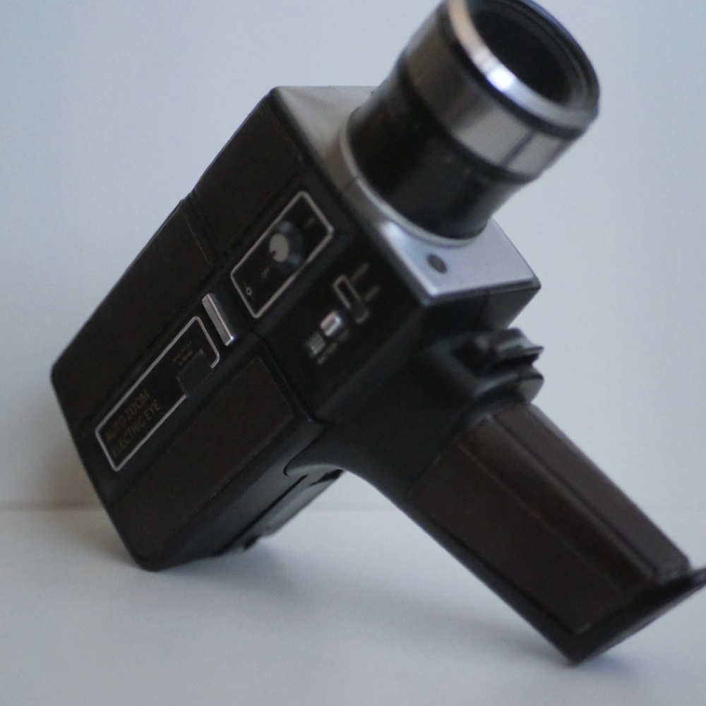 Kodak XL300 Super 8 Video Camera - Picture 2 of 2